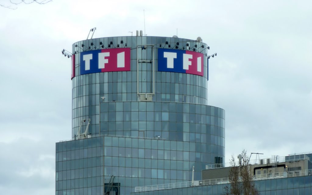 El canal TF1 podría emitir en abierto en detrimento de LCI