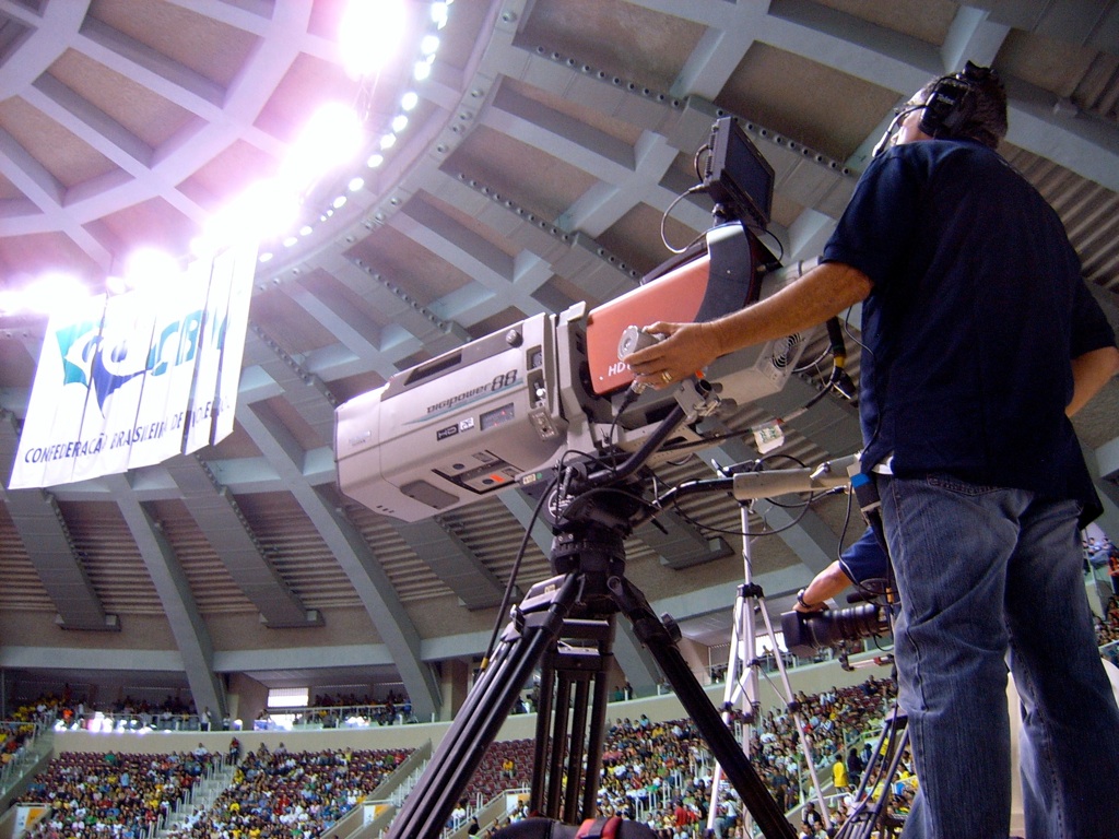 AlJazeera, Canal+ y Movistar TV al acecho del fútbol